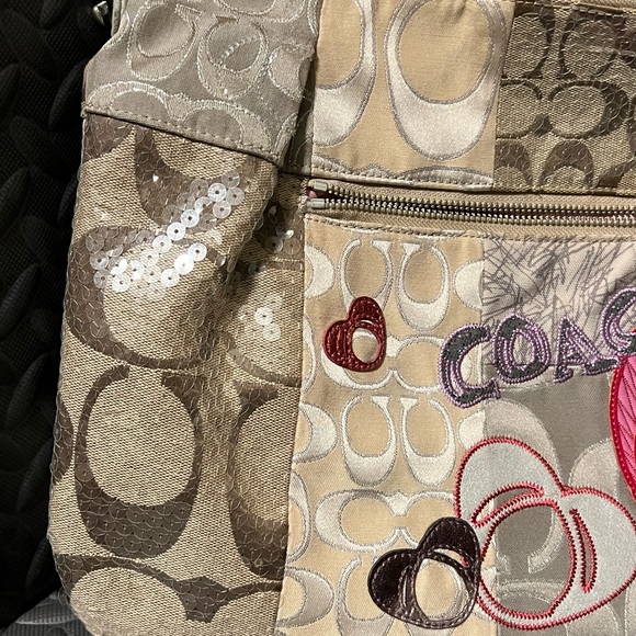 Coach Cross body /shoulder bag. - Picture 3 of 17